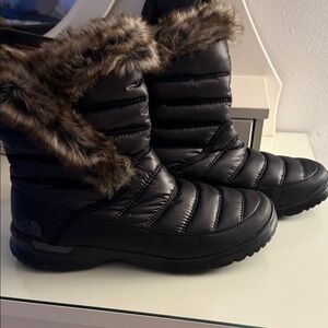 ❄️The North Face Women's Black Quilted Winter Boots❄️